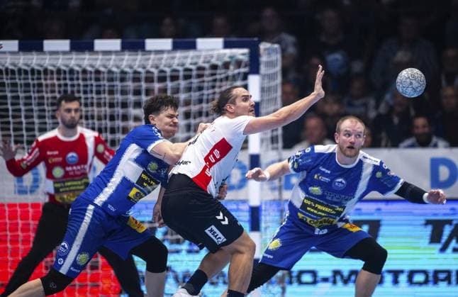 DAIKIN HBL HANDBALL MEN 1 BL 9 GAME DAY THSV EISENACH SG FLENSBURG HANDEWITT FOR EDITORIAL PURPOSES ONLY p 16 10 2025 Eisenach DAIKIN HBL Handball 1 Bundesliga Herren Saison 2025 2026 9 Spieltag Werner Assmann Halle ThSV Eisenach SG Flensburg Handewitt im Foto Tillman Leu 99 ThSV Eisenach , Kent Robin Tonnesen 23 SG Flensburg Handewitt , Peter Walz 14 ThSV Eisenach Germany Thuringia Eisenach Copyright SaschaxFromm Copyright: SaschaxFromm doc82us2i9ckir1eyh5m2r8 ,EDITORIAL USE ONLY Copyright: SaschaxFromm