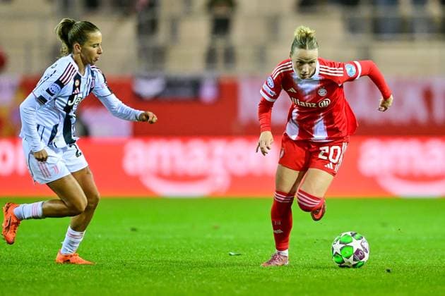 v li Tatiana PINTO Juventus, 29 Franziska KETT FC Bayern München, FCB, 20 in duel, duel, tackle, dynamic, action, action, 16 10 2025, Munich Germany , Football, UEFA Womens Champions League, League Phase 2 Matchday, FC Bayern München Juventus Turin xslx