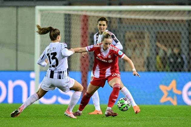 from left Lia WÄLTI Waelti, Juventus, 13 Franziska KETT FC Bayern München, FCB, 20 Christiana GIRELLI Juventus, 10 in duel, duel, tackle, dynamic, action, action, 16 10 2025, Munich Germany , Football, UEFA Womens Champions League, League Phase 2 Matchday, FC Bayern München Juventus Turin xslx