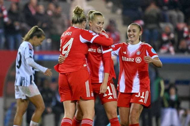 Goal celebration Lea SCHUELLER FCB after scoring 2 1 with left Alara SEHITLER FCB ,right Georgia STANWAY FCB , cheering,joy,enthusiasm,action FC Bayern Muenchen Juventus Turin 2 1 Womens Champions League on 16 10 2025 FC BAYERN CAMPUS