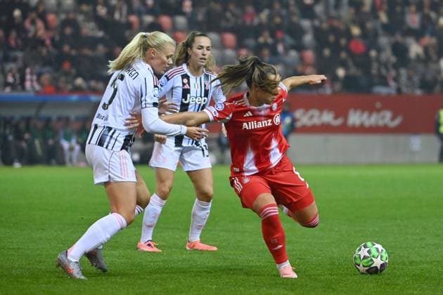 Lena OBERDORF FCB , action,duel against Mathilde HARVIKEN Turin,li FC Bayern Muenchen Juventus Turin 2 1 Womens Champions League on 16 10 2025 FC BAYERN CAMPUS