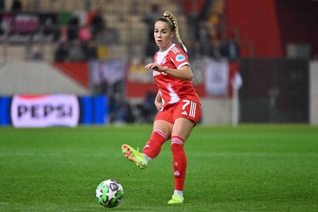 Giulia GWINN FCB , action,single action,single image,cropped image,full body shot,whole figure FC Bayern Muenchen Juventus Turin 2 1 Womens Champions League on 16 10 2025 FC BAYERN CAMPUS