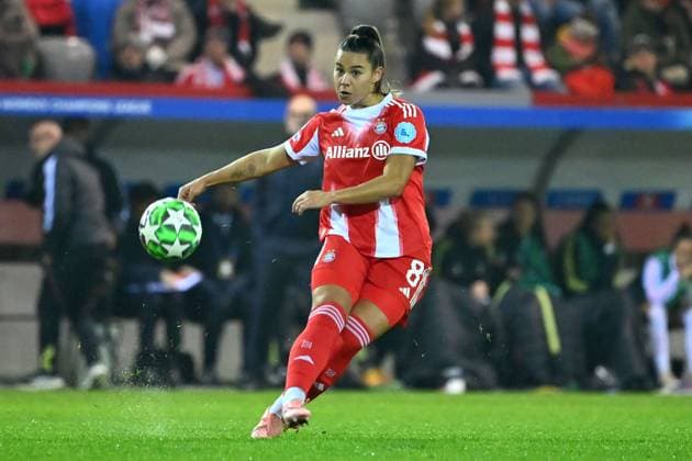 Lena OBERDORF FCB , action,single action,single image,cropped image,full body shot,whole figure FC Bayern Muenchen Juventus Turin 2 1 Womens Champions League on 16 10 2025 FC BAYERN CAMPUS