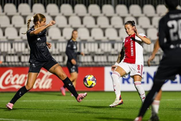 Amsterdam, Netherlands, October 16th 2025: Sherida Spitse (8 Ajax) battles for possession with Morgane Nicoli (22 GC Frauenfussball) during the UEFA Womens Europa Cup 2025 26 Second Qualifying Round game between Ajax and GC Frauenfussball at Sportcomplex De Toekomst in Amsterdam, the Netherlands. (Leiting Gao SPP) Copyright: xLeitingxGaox xSPPx Sportspressphoto_SPR43574