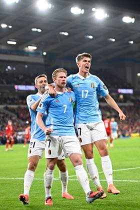 Wales v Belgium - FIFA World Cup, WM, Weltmeisterschaft, Fussball 2026 UEFA Qualifier CARDIFF, WALES - OCTOBER 13 : De Bruyne Kevin forward of Belgium celebrates scoring a goal with teammates Castagne Timothy defender of Belgium and De Ketelaere Charles midfielder of Belgium during the FIFA World Cup 2026 European Qualifier match between Wales and Belgium at the Cardiff City stadium on October 13, 2025 in Cardiff, Wales, 13 10 2025 Cardiff Wales  Copyright: xNicoxVereeckenx