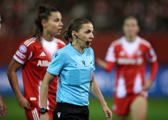 Soccer, Women, Women Champions League, Matchday 2, Season 2025 2026, FC Bayern Munich Juventus Turin, Campus Referee Stephanie Frappart FRA , head, upper body