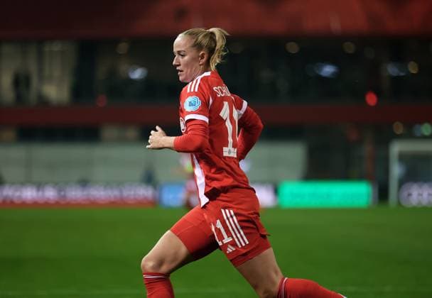 Football, Women, Womens Champions League, Matchday 2, Season 2025 2026, FC Bayern Munich Juventus Turin, Campus Lea Schüller Schueller FC Bayern Munich running, sideways
