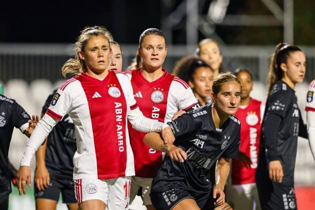 Amsterdam, Netherlands, October 16th 2025: Joelle Smits (10 Ajax), Sherida Spitse (8 Ajax), Morgane Nicoli (22 GC Frauenfussball) look on during the UEFA Womens Europa Cup 2025 26 Second Qualifying Round game between Ajax and GC Frauenfussball at Sportcomplex De Toekomst in Amsterdam, the Netherlands. (Leiting Gao SPP) Copyright: xLeitingxGaox xSPPx Sportspressphoto_SPR43588