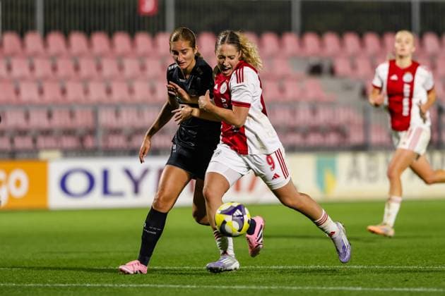 Amsterdam, Netherlands, October 16th 2025: Daniqua Tolhoek (9 Ajax) battles for possession with Morgane Nicoli (22 GC Frauenfussball) during the UEFA Womens Europa Cup 2025 26 Second Qualifying Round game between Ajax and GC Frauenfussball at Sportcomplex De Toekomst in Amsterdam, the Netherlands. (Leiting Gao SPP) Copyright: xLeitingxGaox xSPPx spp-en-LeGaSp-LeitingGao202510167395