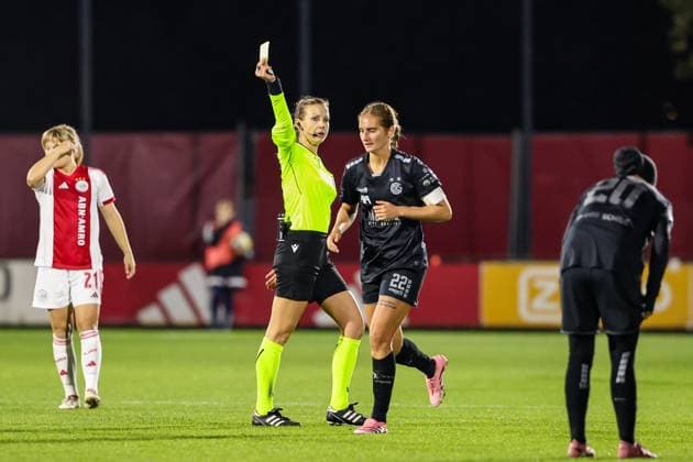 Amsterdam, Netherlands, October 16th 2025: Referee Aleksandra Cesen shows a yellow card to Morgane Nicoli (22 GC Frauenfussball) during the UEFA Womens Europa Cup 2025 26 Second Qualifying Round game between Ajax and GC Frauenfussball at Sportcomplex De Toekomst in Amsterdam, the Netherlands. (Leiting Gao SPP) Copyright: xLeitingxGaox xSPPx spp-en-LeGaSp-LeitingGao202510167571