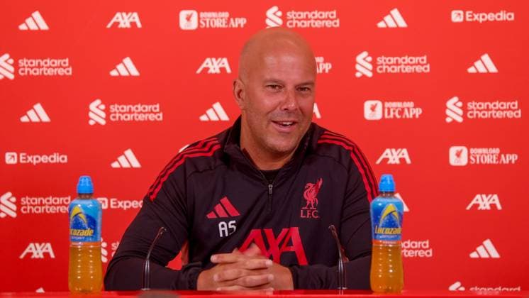 Football - FA Premier League - Liverpool FC v Manchester United, ManU FC KIRKBY, ENGLAND - Friday, August 29, 2025: Liverpool s head coach Arne Slot speaks at a pre-match press conference, PK, Pressekonferenz at the AXA Training Centre ahead of the FA Premier League match between Liverpool FC and Manchester United FC. (Photo by Propaganda) KIRKBY AXA Training Centre MERSEYSIDE ENGLAND  Copyright: xDavidxRawcliffex 2025-10-17-001-Slot_Press_Conf