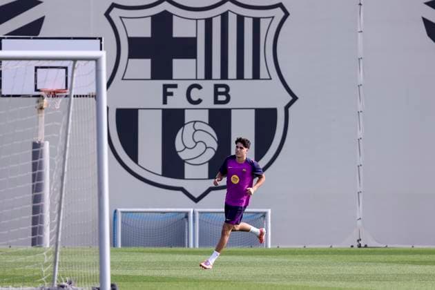 October 17, 2025, Sant Joan Despi, Barcelona, SPAIN: Pau Cubarsi during the training day of FC Barcelona, Barca ahead the Spanish League, La Liga EA Sports, football match against Girona FC at Ciudad Esportiva Joan Gamper on October 17, 2025 in Sant Joan Despi, Barcelona, Spain. Sant Joan Despi SPAIN - ZUMAa181 20251017_zaa_a181_013 Copyright: xJavierxBorregox