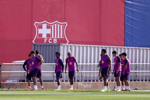 October 17, 2025, Sant Joan Despi, Barcelona, SPAIN: Lamine Yamal, Alejandro Balde and Ronald Araujo during the training day of FC Barcelona, Barca ahead the Spanish League, La Liga EA Sports, football match against Girona FC at Ciudad Esportiva Joan Gamper on October 17, 2025 in Sant Joan Despi, Barcelona, Spain. Sant Joan Despi SPAIN - ZUMAa181 20251017_zaa_a181_017 Copyright: xJavierxBorregox