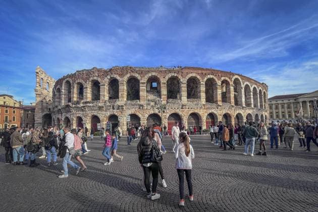 Historical buildings shed light on history in Italy??????? Historical buildings shed light on history in Italy VERONA, ITALY - OCTOBER 21: A general view of Arena di Verona, the second largest amphitheater in Verona, Italy on October 21, 2023. Destinations such as Milan, Rome and Venice are among the most visited places of tourists and shed light on the history of the city. Lombardia Italy. Editorial use only. Please get in touch for any other usage.  Copyright: x2025xAnadoluxAlperxSÄtkÄxErsoyx Lombardia Italy. Editorial use only. Please get in touch for any other usage.  Copyright: xIMAGO AnadoluxAgencyxIMAGO AlperxSÄ±tkÄ±xErsoyx