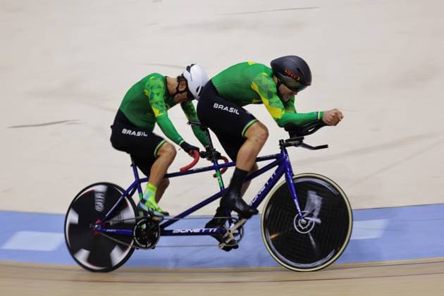 2025 UCI Para-Cycling Track World Championships Picture by Alex Whitehead SWpix.com - 17 10 2025 - Cycling - 2025 UCI Para-Cycling Track World Championships - Rio Olympic Velodrome, Rio de Janeiro, Brazil - MB 1 km Time Trial Qualifying - Bruno Bonfim Dos Anjos (Brazil) piloted by Endrigo Da Rosa Pereira (Brazil) Copyright: x xSWpix.comx(t axPhotographyxHubxLtd)xAlexxWhitehead SWpix.comx SWP-3030-9713