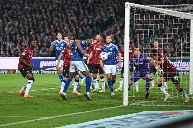17 10 2025, Football, 2 Bundesliga, Season 2025 2026, Matchday 9, Hannover 96 FC Schalke 04, Moussa Sylla FC Schalke 04 scores the goal to make it 0 2, xRHR PHOTO YYx Copyright: KROEGER RHR-FOTOx RHR-FOTO YY