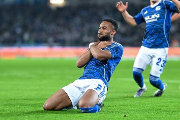 2 Bundesliga Hannover 96 FC Schalke 04 on 17 10 2025 at the HDI Arena in Hannover Cheering, goal celebration, goal scorer, goal scorer Moussa Sylla Schalke 04 cheers after his goal to 0 2 MT