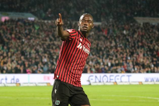 17 10 2025, xmohx, Soccer 2 Bundesliga, Hannover 96 FC Schalke 04 v l Mustapha Bundu Hannover 96 cheers after the offside goal DFL DFB REGULATIONS PROHIBIT ANY USE OF PHOTOGRAPHS as IMAGE SEQUENCES and or QUASI VIDEO Hannover