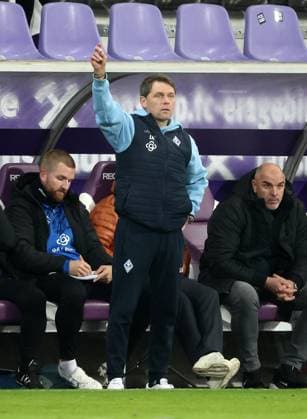 Aue, 17 10 2025, Erzgebirgsstadion, Fußball, 3 Liga, 11 Spieltag FC Erzgebirge Aue vs SV Waldhof Mannheim , Im Bild Trainer Luc Holtz, SV Waldhof Mannheim , Nur für journalistische Zwecke Only for editorial use , DFB DFL regulations prohibit any use of photographs as image sequences and or quasi video , Picture Point