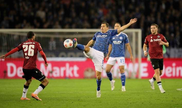 Photo Ron Schallenberg Schalke vs Waniss TAIBI H 96 , left Football 2 Liga , 9 Matchday on Fri 17 10 2025 Hannover 96 Schalke 04