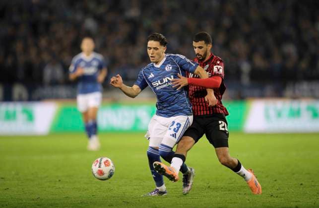 Photo Soufiane El Faouzi Schalke goes down against Waniss TAIBI H 96 Football 2 Liga , Matchday 9 on Fri 17 10 2025 Hannover 96 Schalke 04