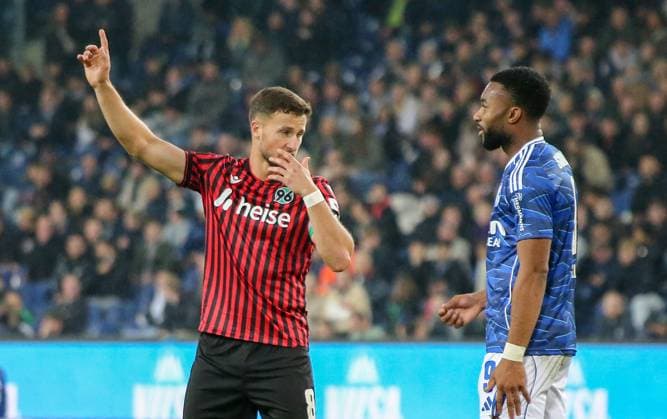 Germany Soccer 2 Bundesliga 2025 26, 9 Matchday Hannover 96 vs FC Schalke 04 Heinz von Heiden Arena Stadion Hannover Enzo Leopold Hannover 96, 8 Moussa Sylla FC Schalke 04, 9 Hannover Copyright: xAymanxAlahmedx