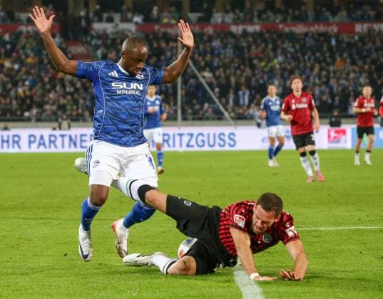 Germany Soccer 2 Bundesliga 2025 26, 9 Matchday Hannover 96 vs FC Schalke 04 Heinz von Heiden Arena Stadion Hannover Christopher Antwi Adjei FC Schalke 04, 18 Boris Tomiak Hannover 96, 3 Hannover Copyright: xAymanxAlahmedx