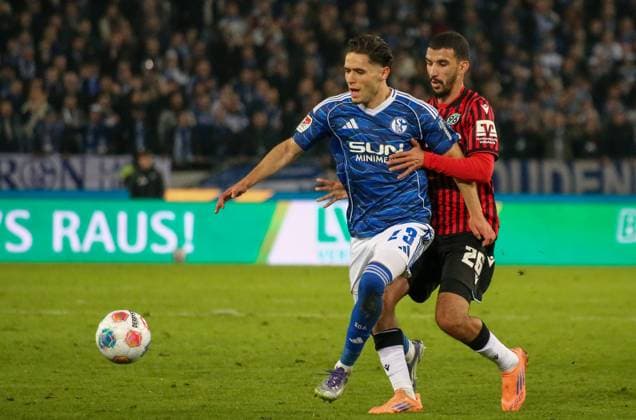 Germany Soccer 2 Bundesliga 2025 26, 9 Matchday Hannover 96 vs FC Schalke 04 Heinz von Heiden Arena Stadion Hannover Soufiane El Faouzi Soufiane El Faouzi FC Schalke 04, 23 Waniss Taïbi Waniss Taibi Hannover 96, 26 Hannover Copyright: xAymanxAlahmedx