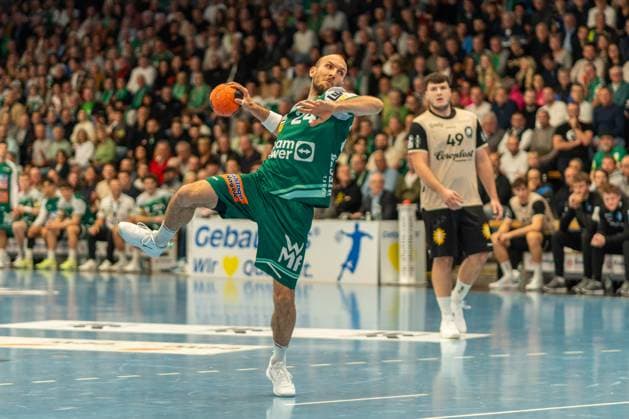 Marcel Schiller Frisch Auf Goeppingen, 24 , Frisch Auf Goeppingen vs Bergischer HC, Handball, Bundesliga, 09 Matchday, Season 2025 2026, 17 10 2025, Frisch Auf Goeppingen vs Bergischer HC, Handball, Bundesliga, 09 Matchday, Season 2025 2026, 17 10 2025 Goeppingen Copyright: xEibner-Pressefoto MaxxVogelx EP_MVL