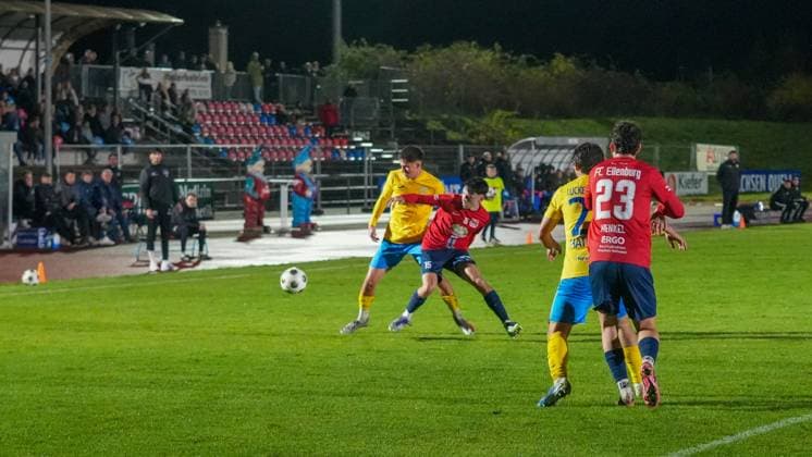Soccer, Men, Season 2025 2026, Regionalliga Nordost, Matchday 12, FC Eilenburg vs FSV 63 Luckenwalde, Friday 17 10 2025, Ilburgstadion Eilenburg, In the picture Mike Bachmann l Luckenwalde and William Kallenbach r Eilenburg Saxony Germany