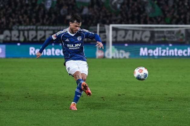 17 10 2025, Football, 2 Bundesliga, Season 2025 2026, 9 Matchday, Hannover 96 FC Schalke 04, Adrian Gantenbein FC Schalke 04 xRHR PHOTO YYx Copyright: KROEGER RHR-FOTOx RHR-FOTO YY