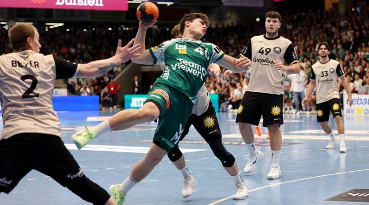 BAU 17 10 2025 Göppingen Handball Frisch Auf Göppingen vs Bergischer HC, Elias Newel Göppingen, on the ball