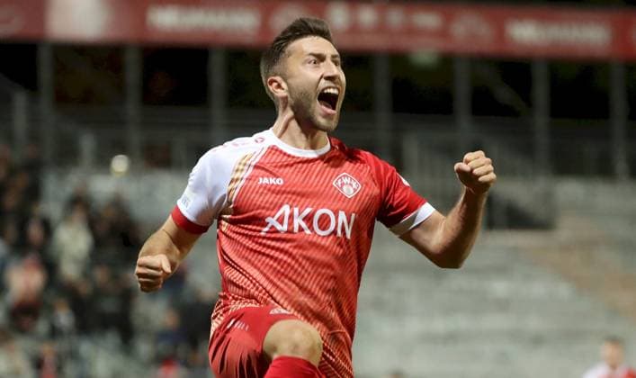17 10 2025, xfsx, Herren, Fußball, Saison 2025 2026, Regionalliga Bayern, 14 Spieltag FC Wuerzburger Kickers SpVgg Greuther Fuerth II v li Dominik Meisel FC Wuerzburger Kickers mit Torjubel, celebrate the goal, goal celebration, Jubel über das Tor zum 2 0, Einzelbild Wuerzburg AKON ARENA Bayern Deutschland