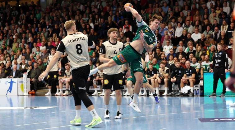 BAU 17 10 2025 Göppingen Handball Frisch Auf Göppingen vs Bergischer HC, f l Nico Schöttle Bergischer HC , Elias Scholtes Bergischer HC , Victor Klöve Göppingen