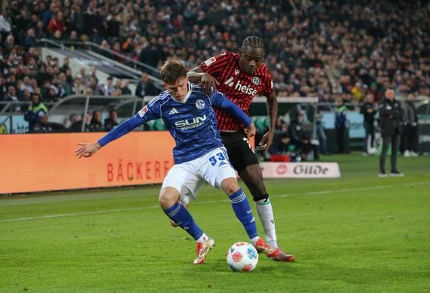 Germany Soccer 2 Bundesliga 2025 26, 9 Matchday Hannover 96 vs FC Schalke 04 Heinz von Heiden Arena Stadion Hannover Vitalie Becker FC Schalke 04, 33 Mustapha Bundu Hannover 96, 7 Hannover Copyright: xAymanxAlahmedx