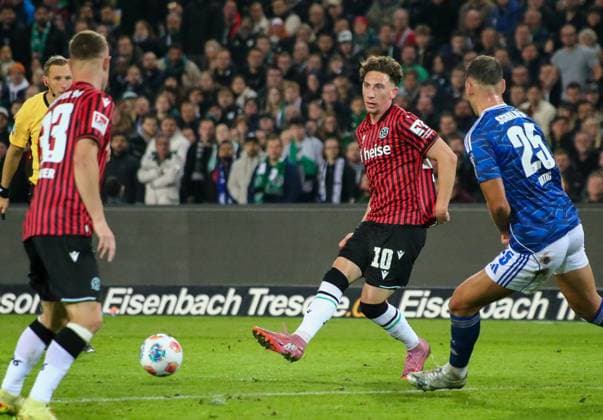 Germany Soccer 2 Bundesliga 2025 26, 9 Matchday Hannover 96 vs FC Schalke 04 Heinz von Heiden Arena Stadion Hannover Jannik Rochelt Hannover 96, 10 Hannover Copyright: xAymanxAlahmedx