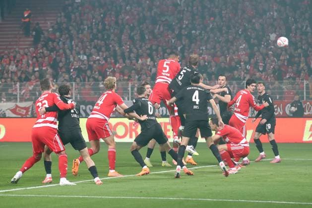17 10 2025, xtgx, Soccer 1 Bundesliga Union Berlin Borussia Moenchengladbach v l Goal for 1 0 by Danilho Doekhi Union Berlin, 5 DFL DFB REGULATIONS PROHIBIT ANY USE OF PHOTOGRAPHS as IMAGE SEQUENCES and or QUASI VIDEO Berlin