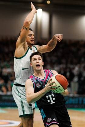 Grayson Murphy Telekom Baskets Bonn in a duel with Nolan Adekunle Gladiators Trier , Vet Concept Gladiators Trier vs Telekom Baskets Bonn, Basketball, BBL Cup, Round of 16, Season 2025 2026, 17 10 2025 Vet Concept Gladiators Trier vs Telekom Baskets Bonn, Basketball, BBL Cup, Round of 16, Season 2025 2026, 17 10 2025 Copyright: xEibner-Pressefoto AlexanderxNeisx EP_ANS