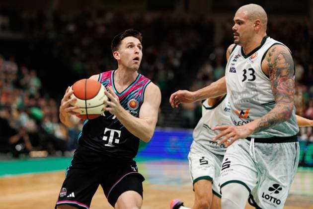 Grayson Murphy Telekom Baskets Bonn in duel with Maik Zirbes Gladiators Trier , Vet Concept Gladiators Trier vs Telekom Baskets Bonn, Basketball, BBL Pokal, Round of 16, Season 2025 2026, 17 10 2025 Vet Concept Gladiators Trier vs Telekom Baskets Bonn, Basketball, BBL Pokal, Round of 16, Season 2025 2026, 17 10 2025 Copyright: xEibner-Pressefoto AlexanderxNeisx EP_ANS