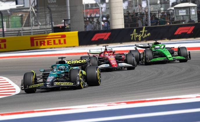 October 17, 2025, Austin, Texas, USA : Afternoon Sprints at turn 14 18 LANCE STROLL Aston Martin Aramco F1 Team, 16 CHARLES LECLERC Scuderia Ferrari HP and 27 NIKO HULKENBURG Stake F1 Team Kick Sauber Austin USA - ZUMAm147 20251017_zap_m147_011 Copyright: xHossxMcBainx