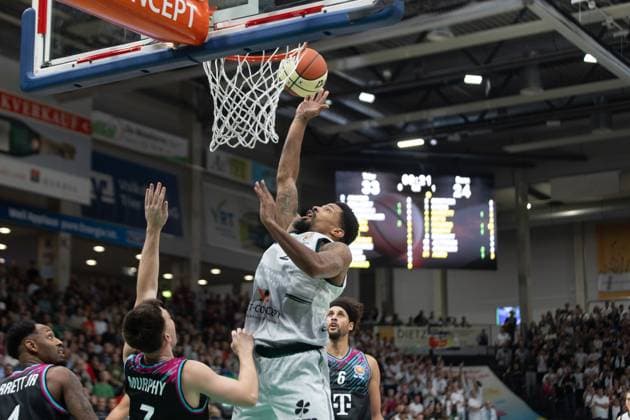 Urald King VET CONCEPT Gladiators Trier, 20 at the basket VET CONCEPT Gladiators Trier vs Telekom Baskets Bonn, Basketball, easy Credit BBL Cup, Matchday 2, Round of 16, 2025 2026, 17 10 2025 VET CONCEPT Gladiators Trier vs Telekom Baskets Bonn, Basketball, easy Credit BBL Cup, Matchday 2, Round of 16, 2025 2026, 17 10 2025 Trier Copyright: xEibner-Pressefoto GerhardxWingenx EP_GWR