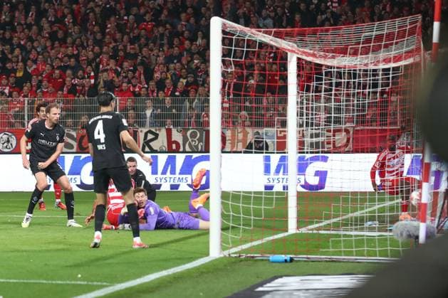 17 10 2025, xtgx, Soccer 1 Bundesliga Union Berlin Borussia Moenchengladbach v l Goal for 2 0 by Danilho Doekhi Union Berlin, 5 DFL DFB REGULATIONS PROHIBIT ANY USE OF PHOTOGRAPHS as IMAGE SEQUENCES and or QUASI VIDEO Berlin