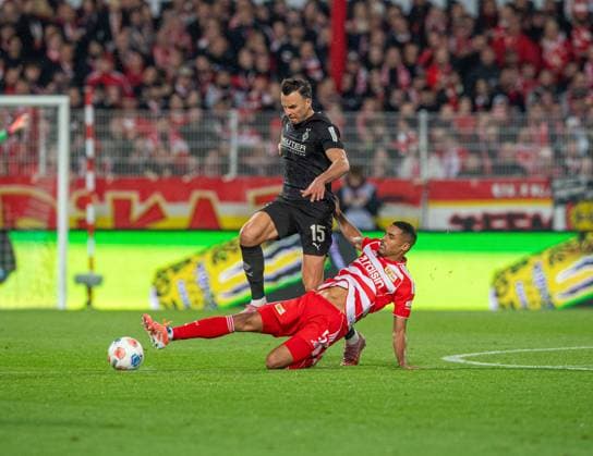 Soccer, Men, Season 2025 2026, 1 Bundesliga 7 Matchday , 1 FC Union Berlin Borussia Mönchengladbach, v l Haris Tabakovic Gladbach , Danilho Doekhi 1 FC Union Berlin , 17 10 2025, Copyright: xSebastianxRäppold MatthiasxKochx