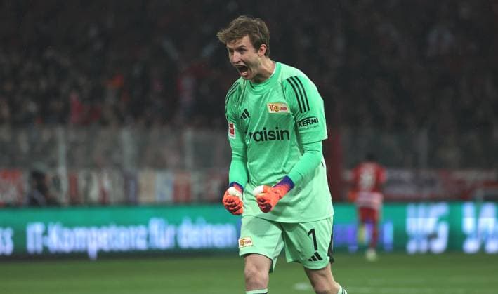 Goalkeeper Frederik Rönnow celebrates after 2 0 by Danilho Doekhi Joy Emotion Cheering Sport Football Soccer Bundesliga Men DFL 7 Matchday Season 2025 2026 17 10 2025 1 FC Union Berlin FCU vs Borussia Mönchengladbach BMG DFL regulations prohibit any use of photographs as image sequences and or quasi video