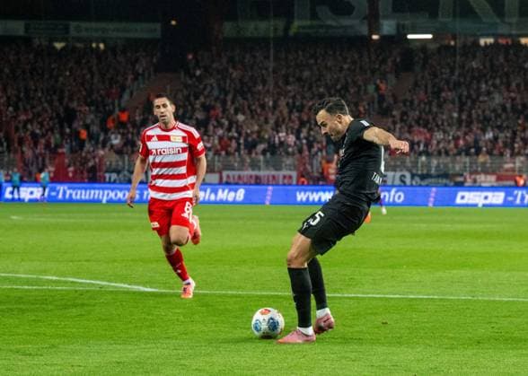 Soccer, Men, Season 2025 2026, 1 Bundesliga 7 Matchday , 1 FC Union Berlin Borussia Mönchengladbach, v l Rani Khedira 1 FC Union Berlin , Haris Tabakovic Borussia Mönchengladbach scores the goal to 2 1, 17 10 2025, Copyright: xMatthiasxKochx