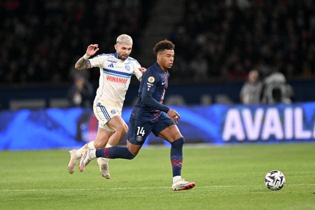 Paris Saint-Germain FC v RC Strasbourg Alsace - Ligue 1 McDonald s 2025 2026 19 Julio ENCISO (rcsa) - 14 Desire DOUE (psg) during the Ligue 1 McDonald s match between Paris and Strasbourg at Parc des Princes on October 17, 2025 in Paris, France. Paris France  Copyright: xFEPx 776348162
