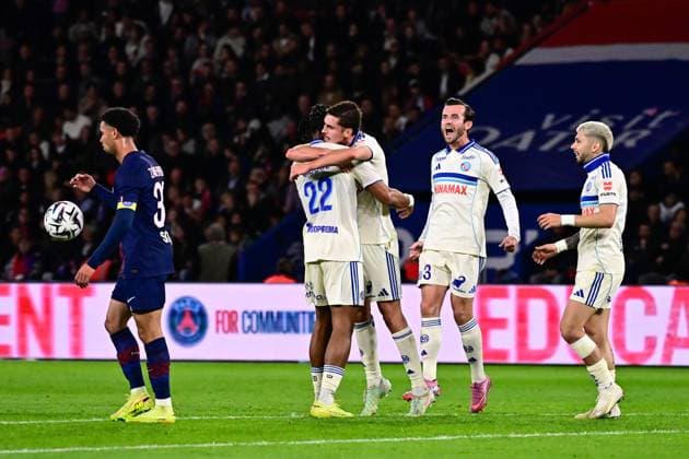 FOOTBALL : PSG vs Strasbourg - Ligue1 - 16 10 2025 Joaquin Panichelli ( 9 - Strasbourg ) celebrates with teammates during the Ligue 1 match between Paris Saint Germain and RC Strasbourg Alsace at Parc Des Princes on October 16 , 2025 in Paris, France. ( Photo by Federico Pestelini PsnewZ ) - ParisFrance  Copyright: xFedericoxPestelinix