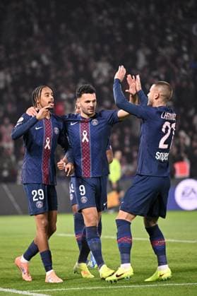 Paris Saint-Germain FC v RC Strasbourg Alsace - Ligue 1 McDonald s 2025 2026 09 Goncalo MATIAS RAMOS (psg) - 29 Bradley BARCOLA (psg) during the Ligue 1 McDonald s match between Paris and Strasbourg at Parc des Princes on October 17, 2025 in Paris, France. Paris France  Copyright: xFEPx 776348162