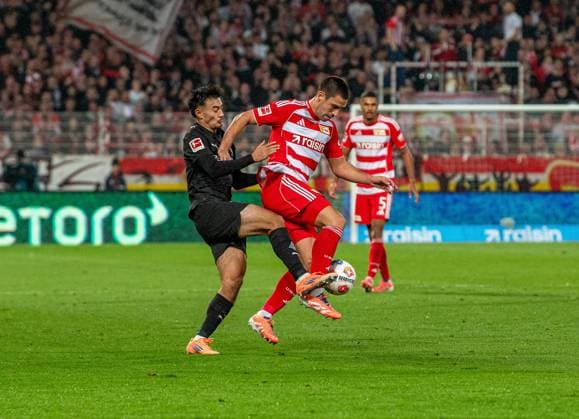 Soccer, Men, Season 2025 2026, 1 Bundesliga 7 Matchday , 1 FC Union Berlin Borussia Mönchengladbach, v l Jens Castrop Gladbach , Rani Khedira 1 FC Union Berlin , 17 10 2025, Copyright: xSebastianxRäppold MatthiasxKochx