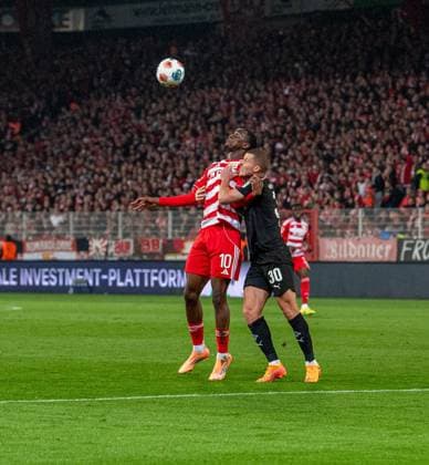 Soccer, Men, Season 2025 2026, 1 Bundesliga 7 Matchday , 1 FC Union Berlin Borussia Mönchengladbach, v l Ilyas Ansah 1 FC Union Berlin , Nico Elvedi Gladbach , 17 10 2025, Copyright: xSebastianxRäppold MatthiasxKochx
